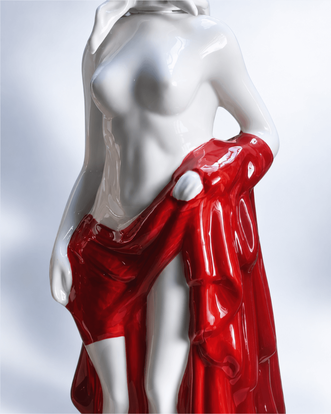 Détail du drapé rouge de la sculpture Dyane No.1